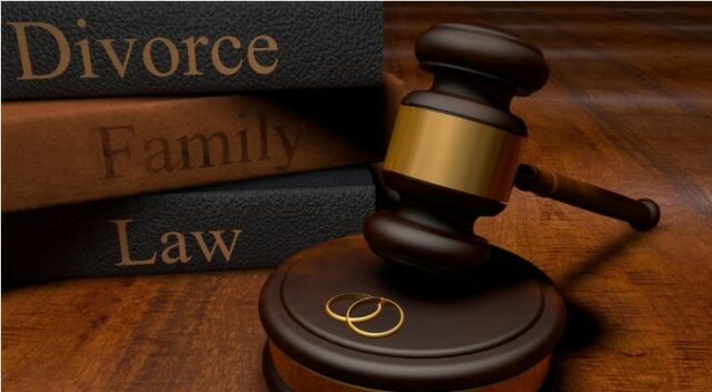 gavel-divorce-law-books-and-wedding-rings-picture